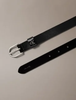 Afgeronde riem met gesp met monogram