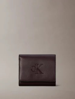 Bifold portemonnee met monogram in reliëf