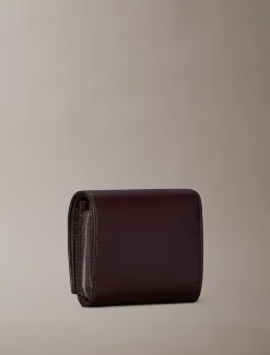 Bifold portemonnee met monogram in reliëf