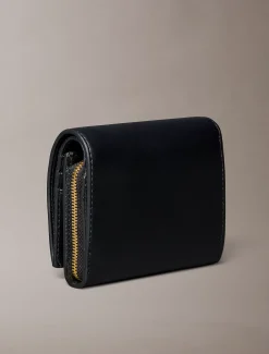 Bifold portemonnee met monogram in reliëf