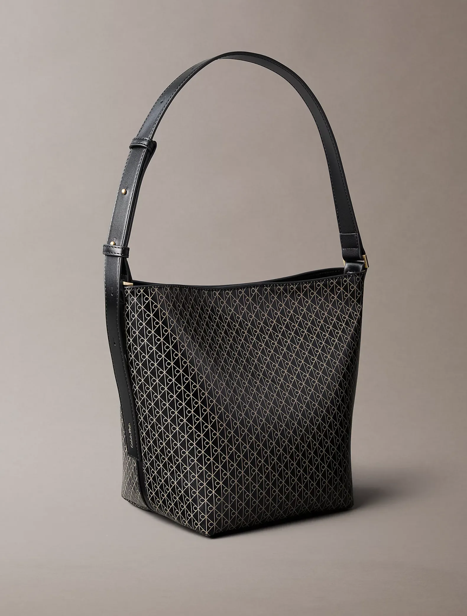 Bucket bag met all-over embleemlogo