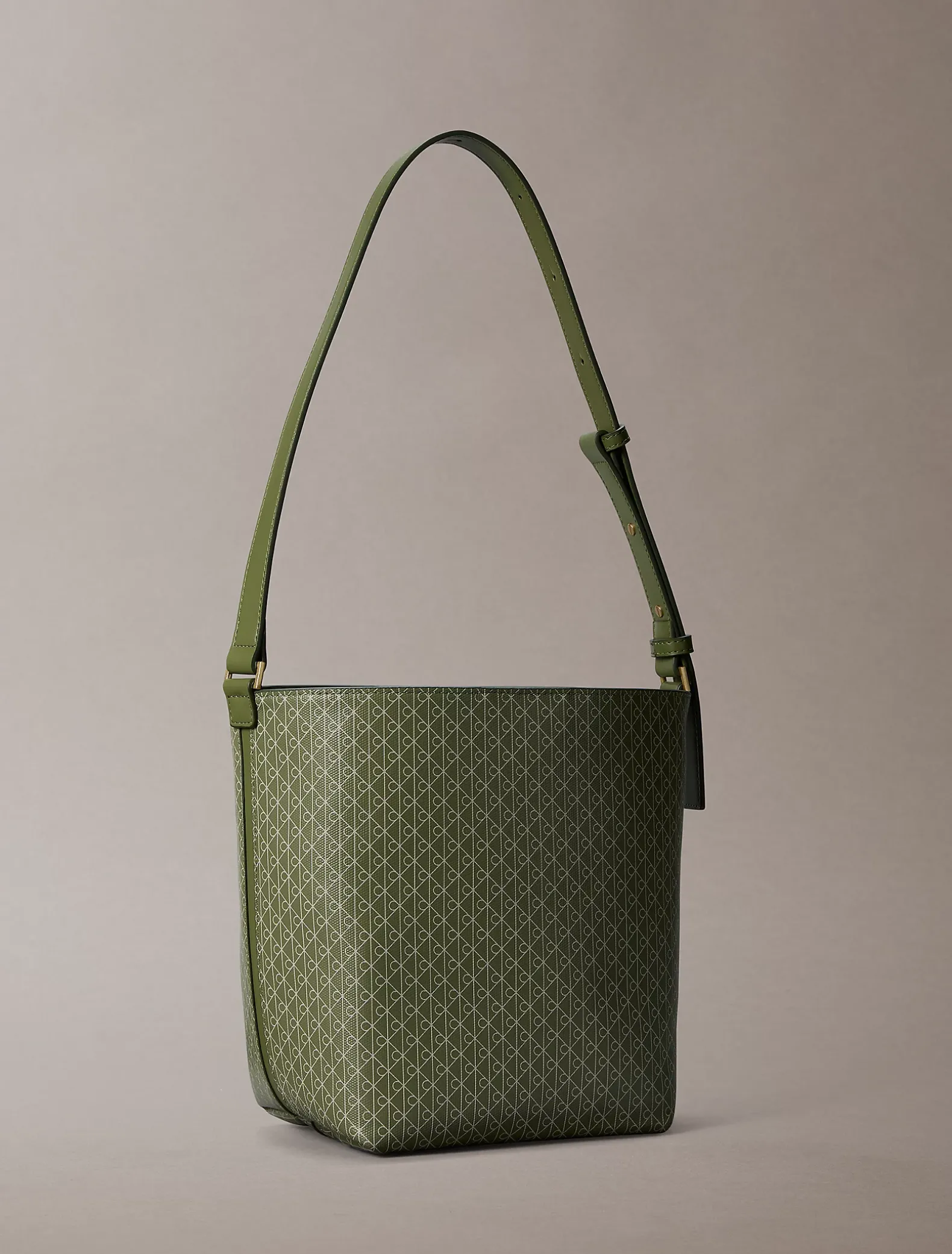 Bucket bag met all-over embleemlogo