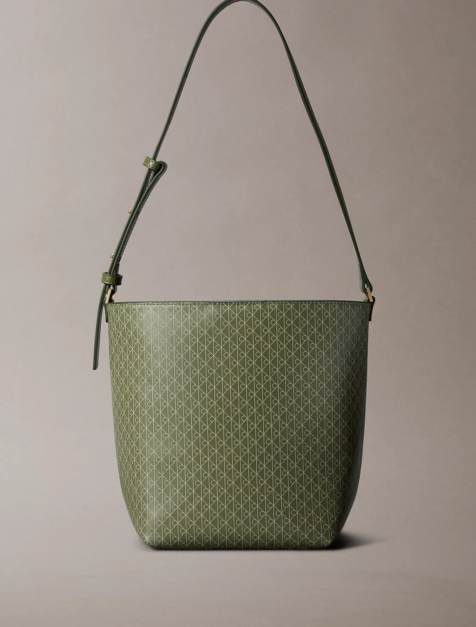 Bucket bag met all-over embleemlogo