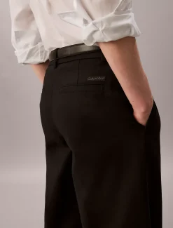 Chinobroek met wijde pijpen