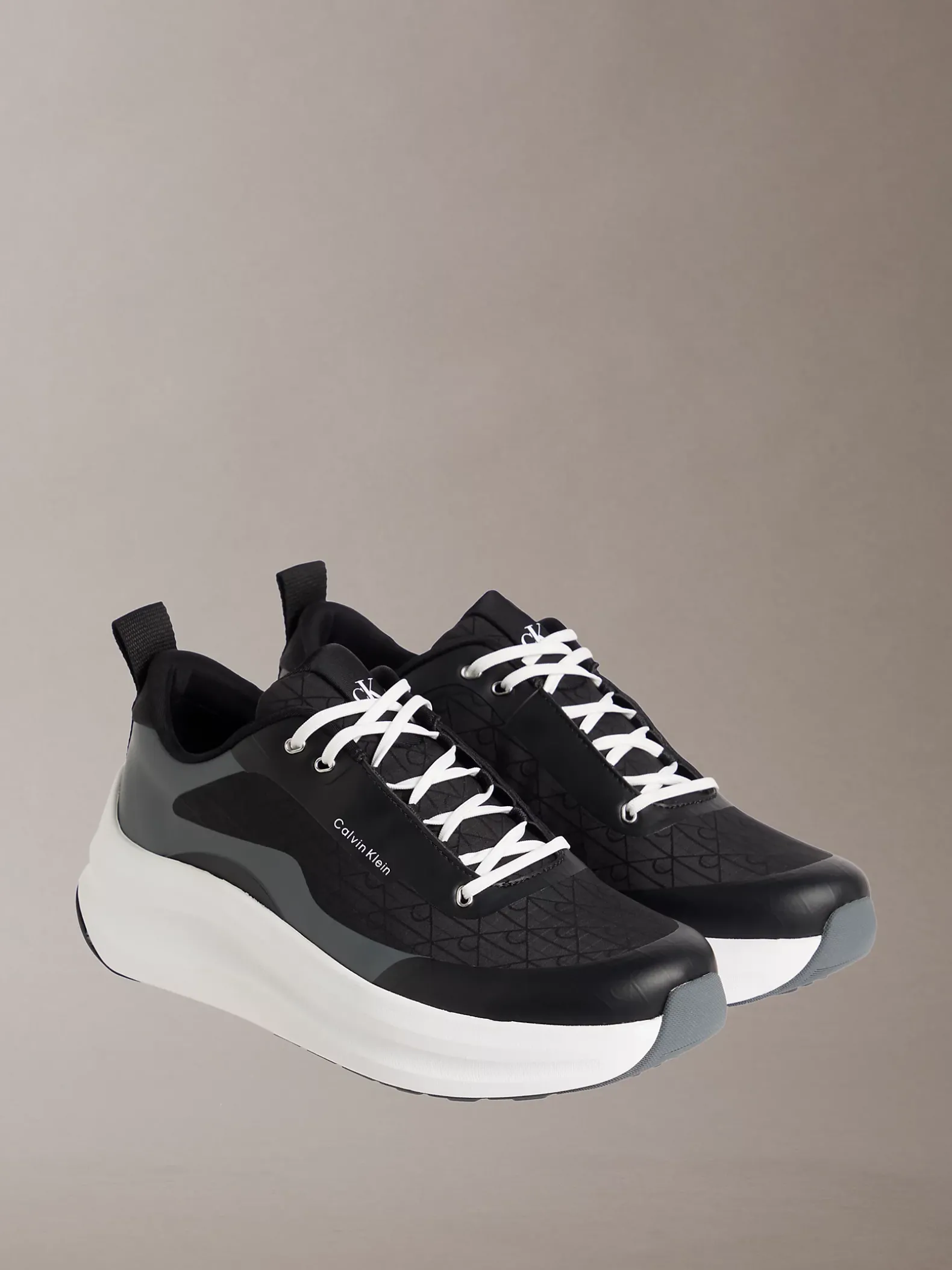 Chunky hardloopsneakers met embleemlogo
