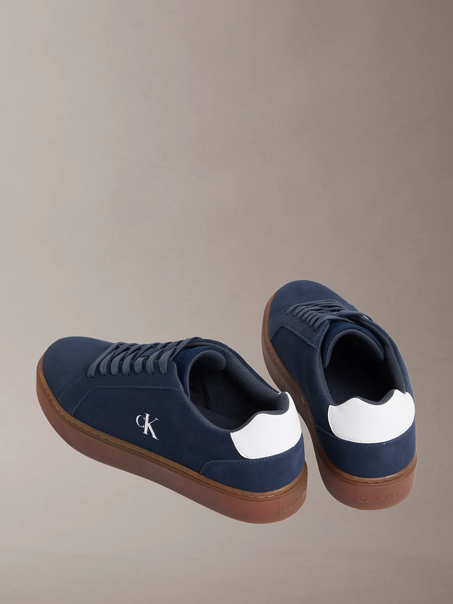 CK Baseline - Signature suède sneakers met logo