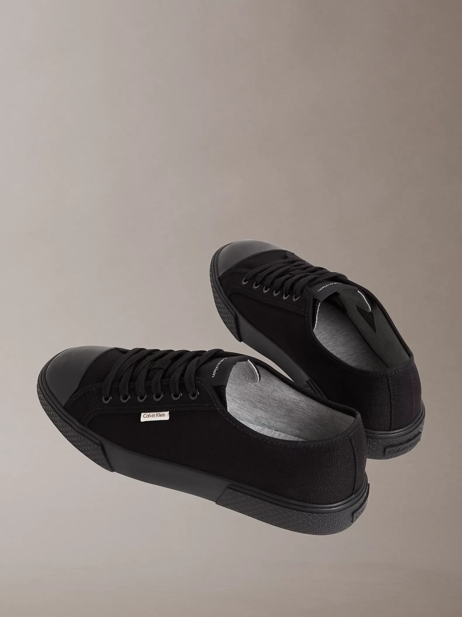 CK Leo - Canvas sneaker met logo