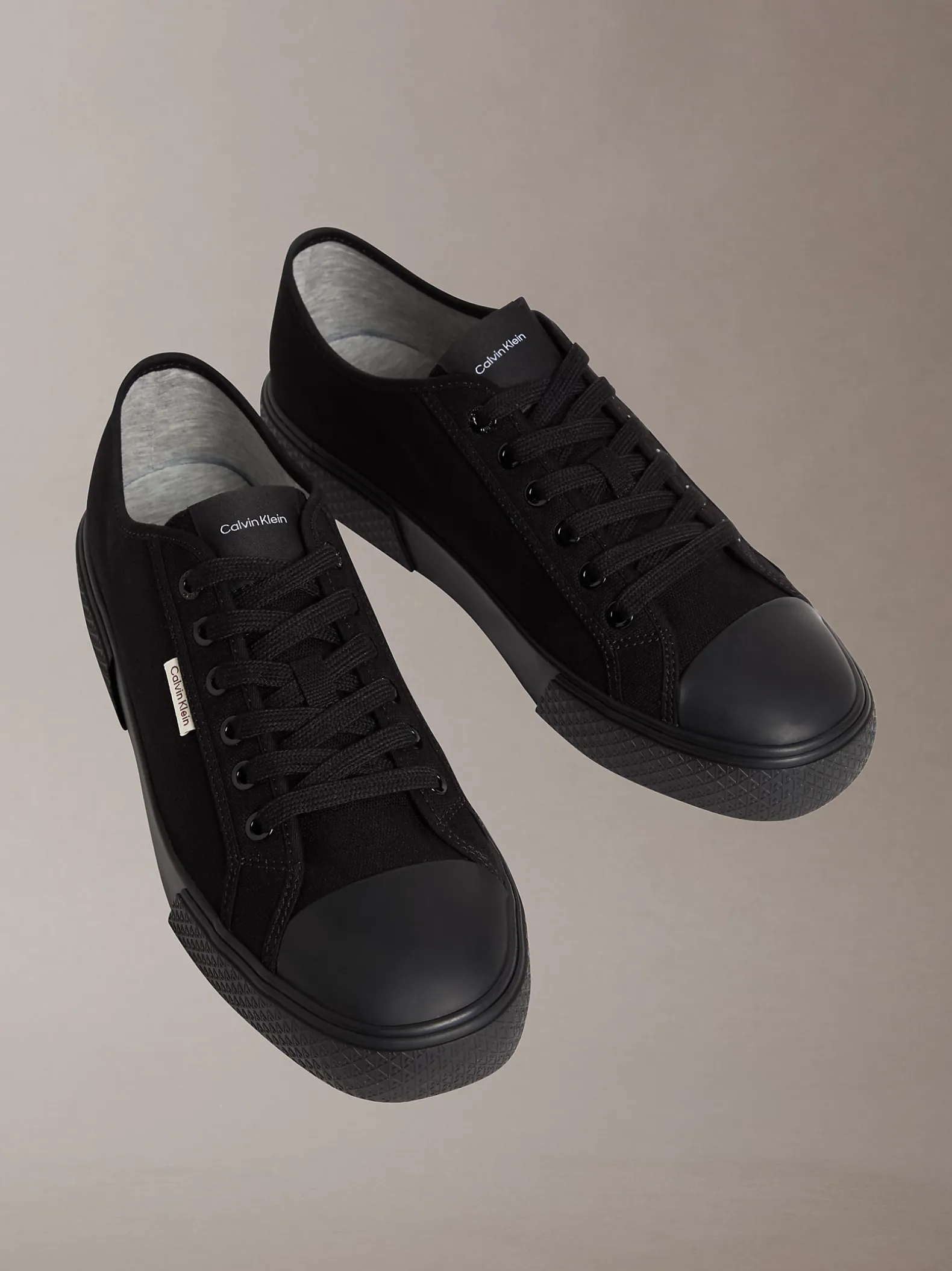 CK Leo - Canvas sneaker met logo