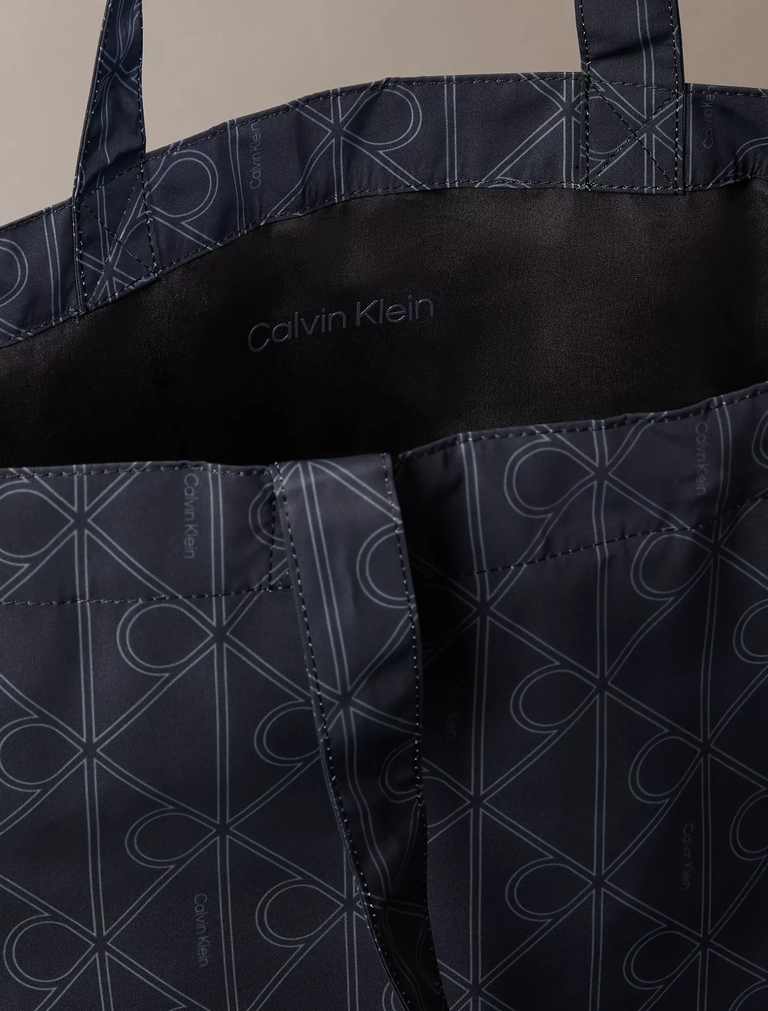 Compacte nylon tote bag met print en logo embleem