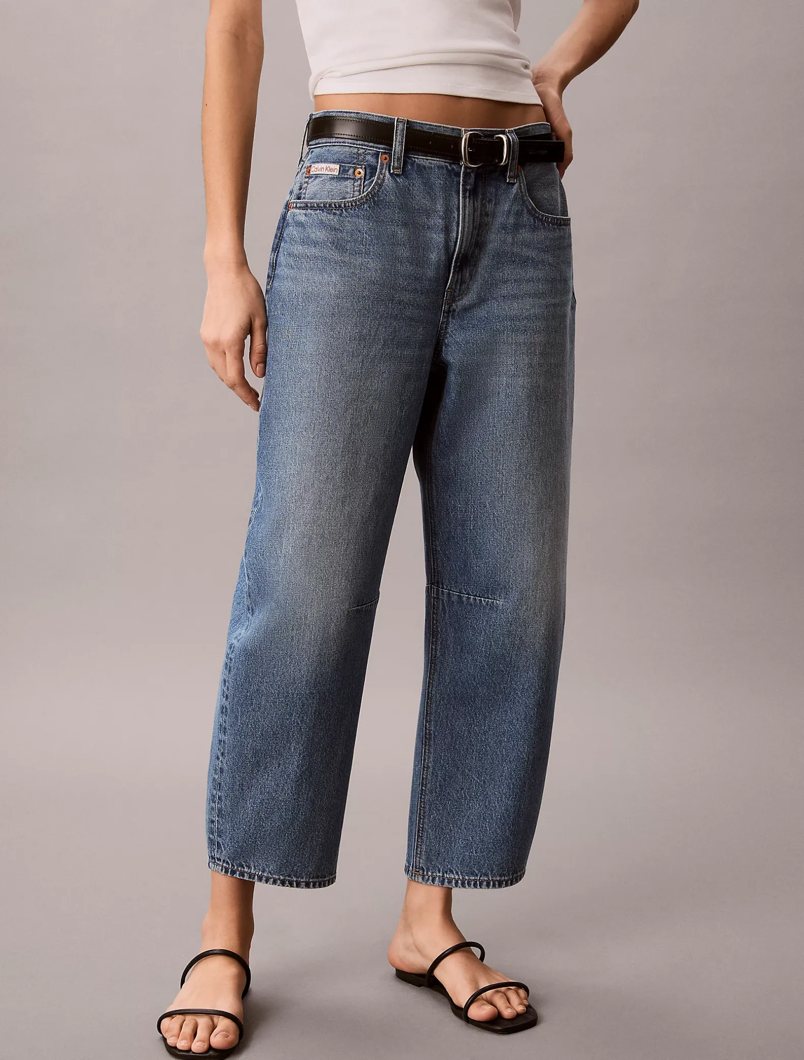 Cropped Barrel Jeans