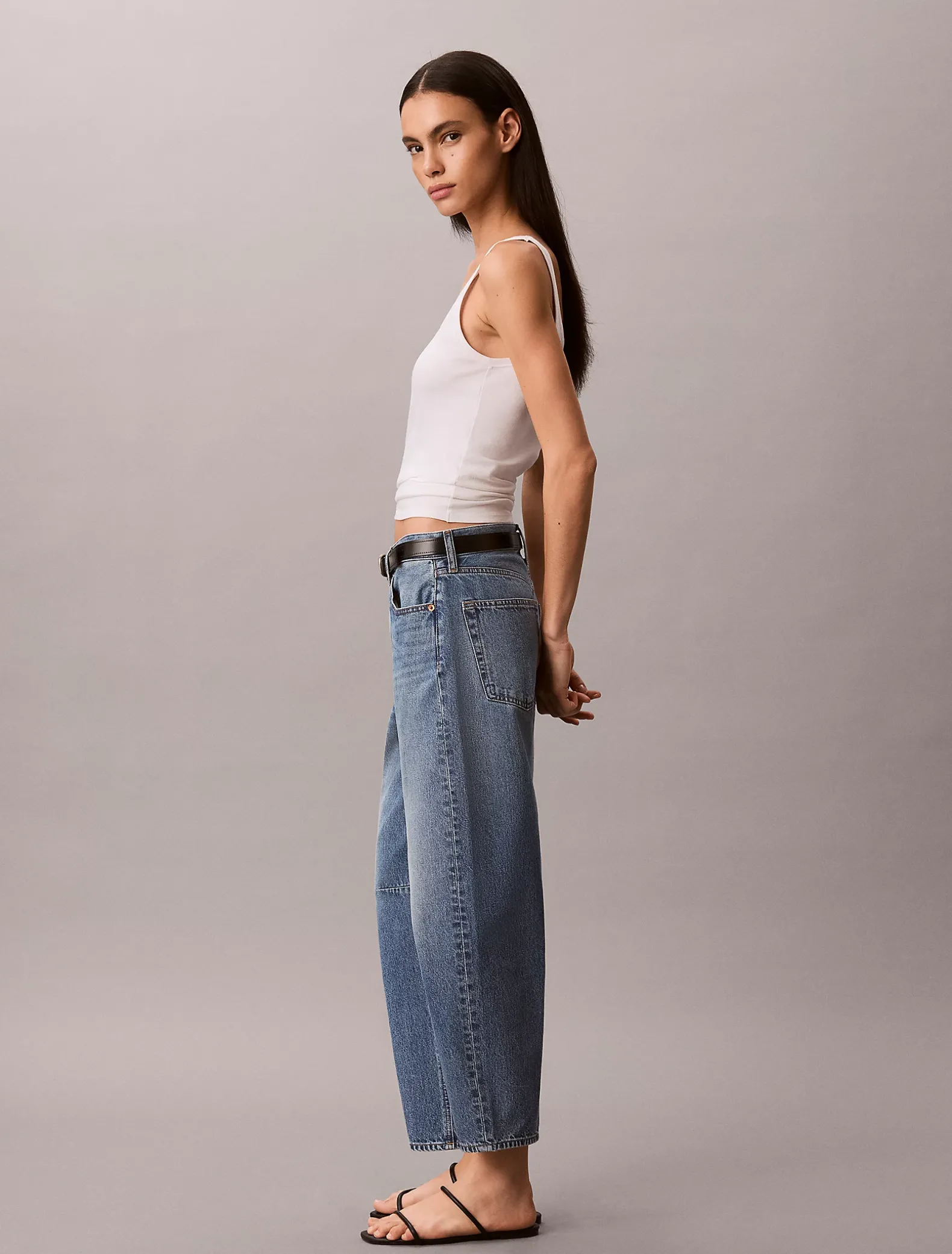 Cropped Barrel Jeans