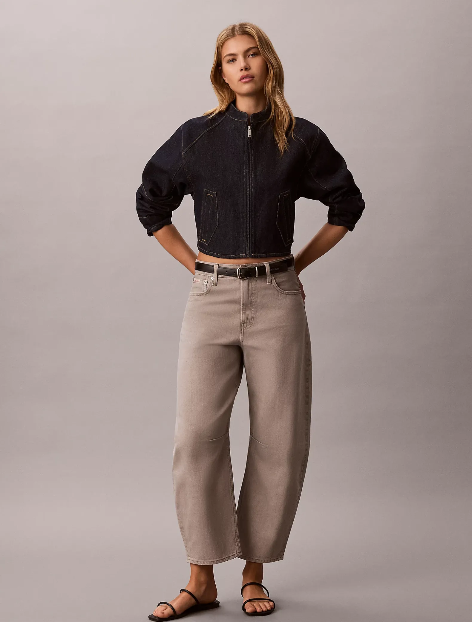 Cropped Barrel Jeans