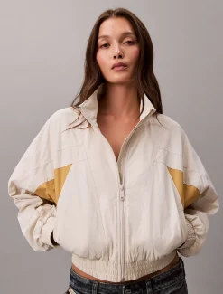 Cropped nylon jack met colourblock