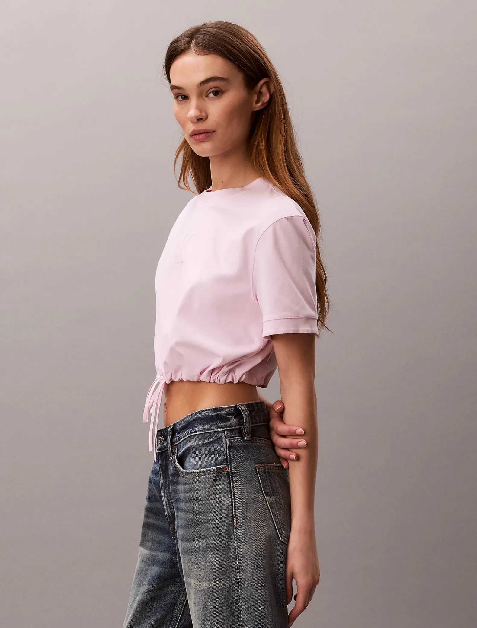 Cropped T-shirt met strik in de taille en logo