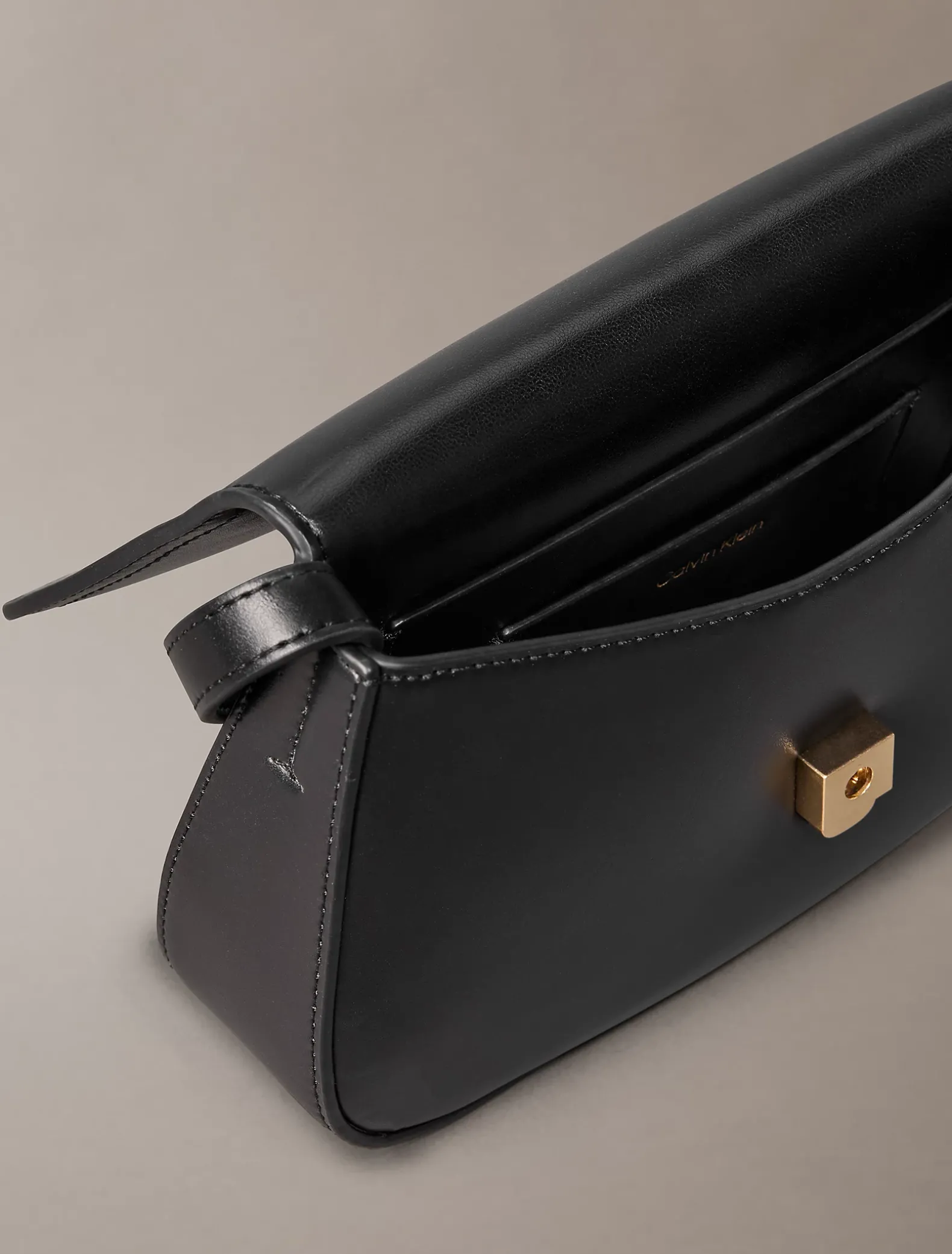 Crossbody Tas met monogram flap