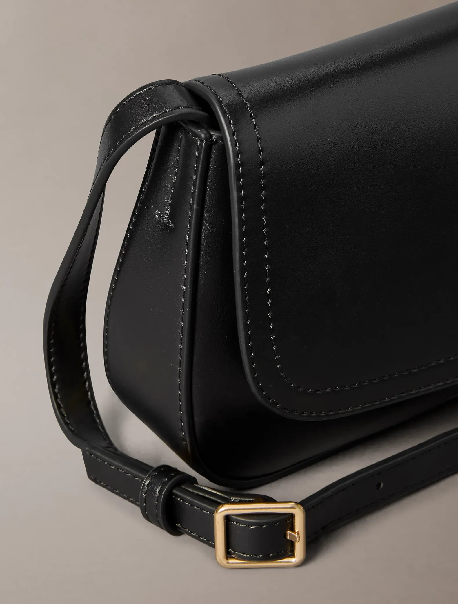 Crossbody Tas met monogram flap