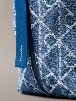 Denim bucket bag met all-over embleemlogo