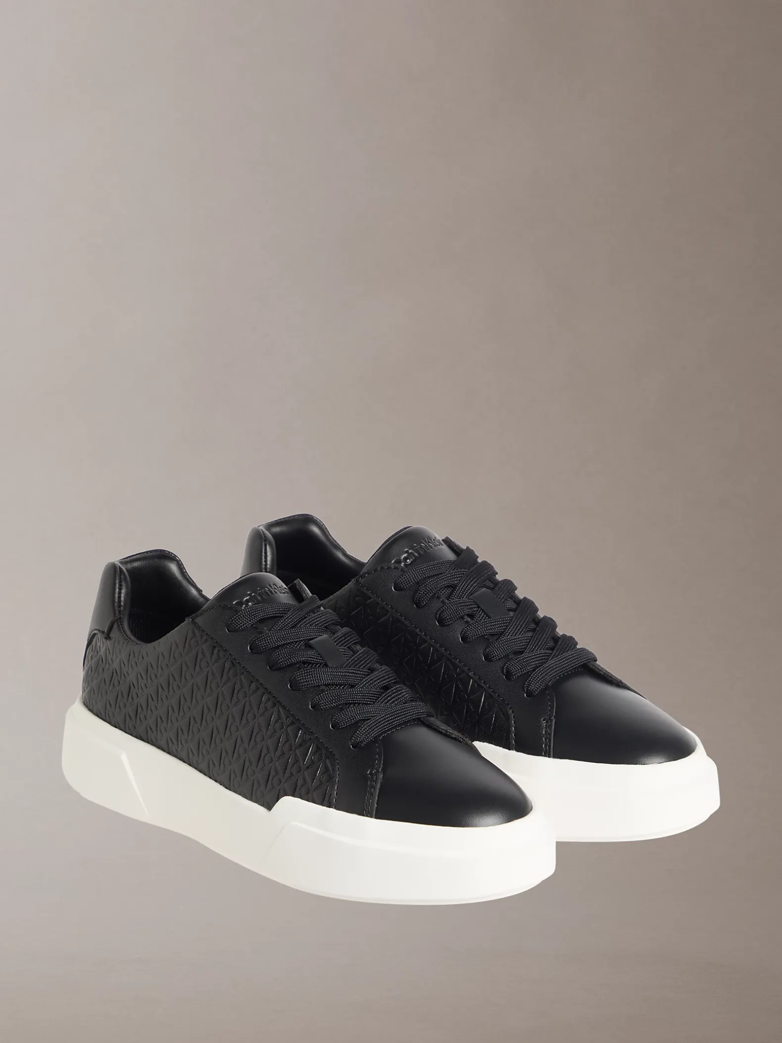 Duurzame grove sneakers met logo en tractie