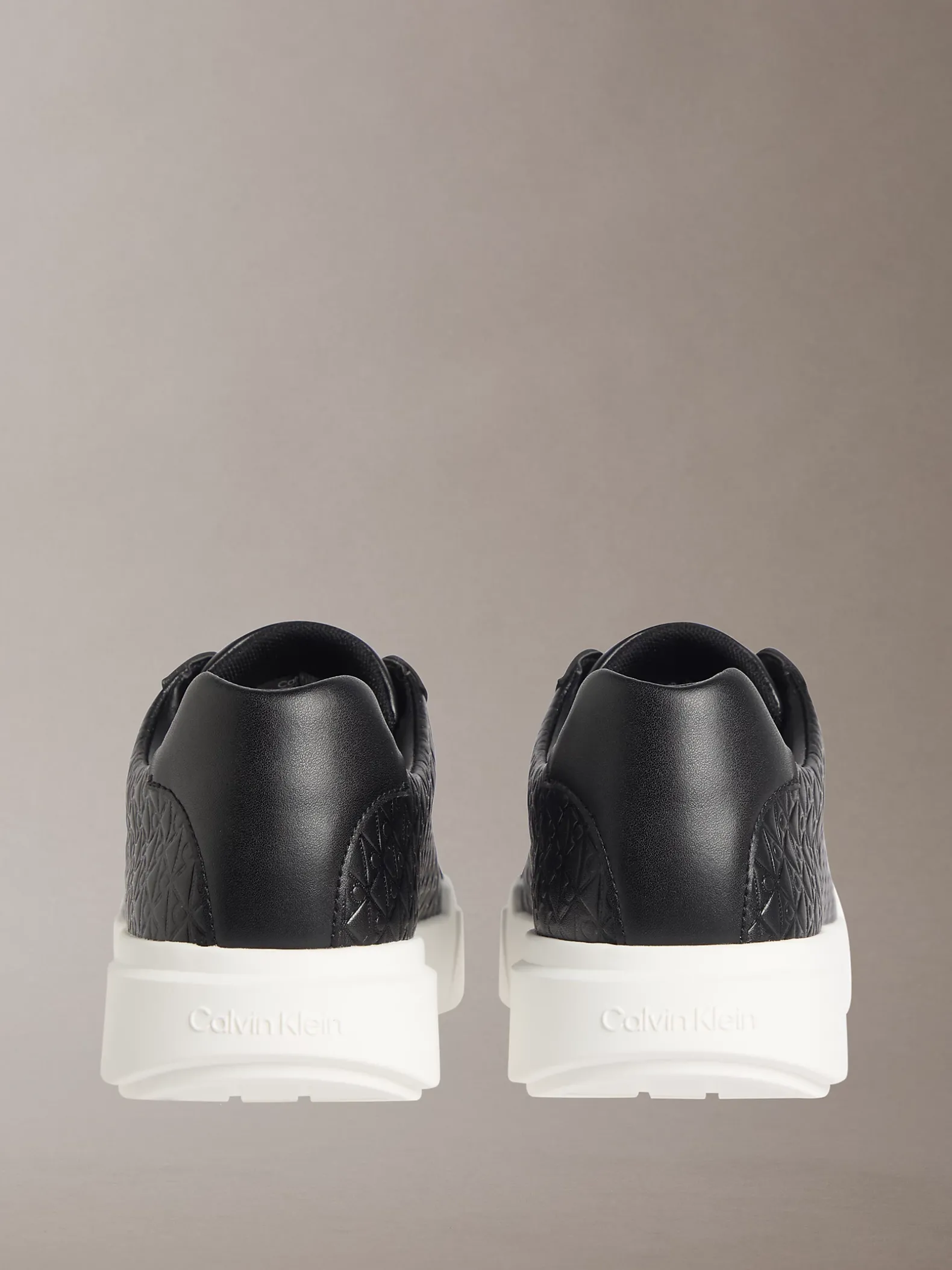 Duurzame grove sneakers met logo en tractie