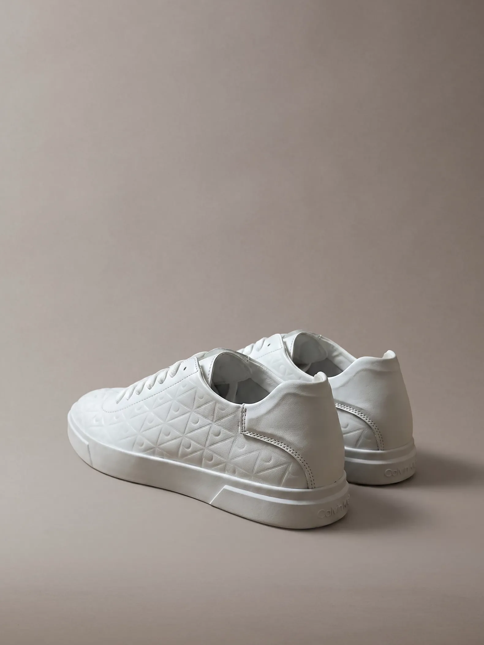 Duurzame grove sneakers met logo en tractie