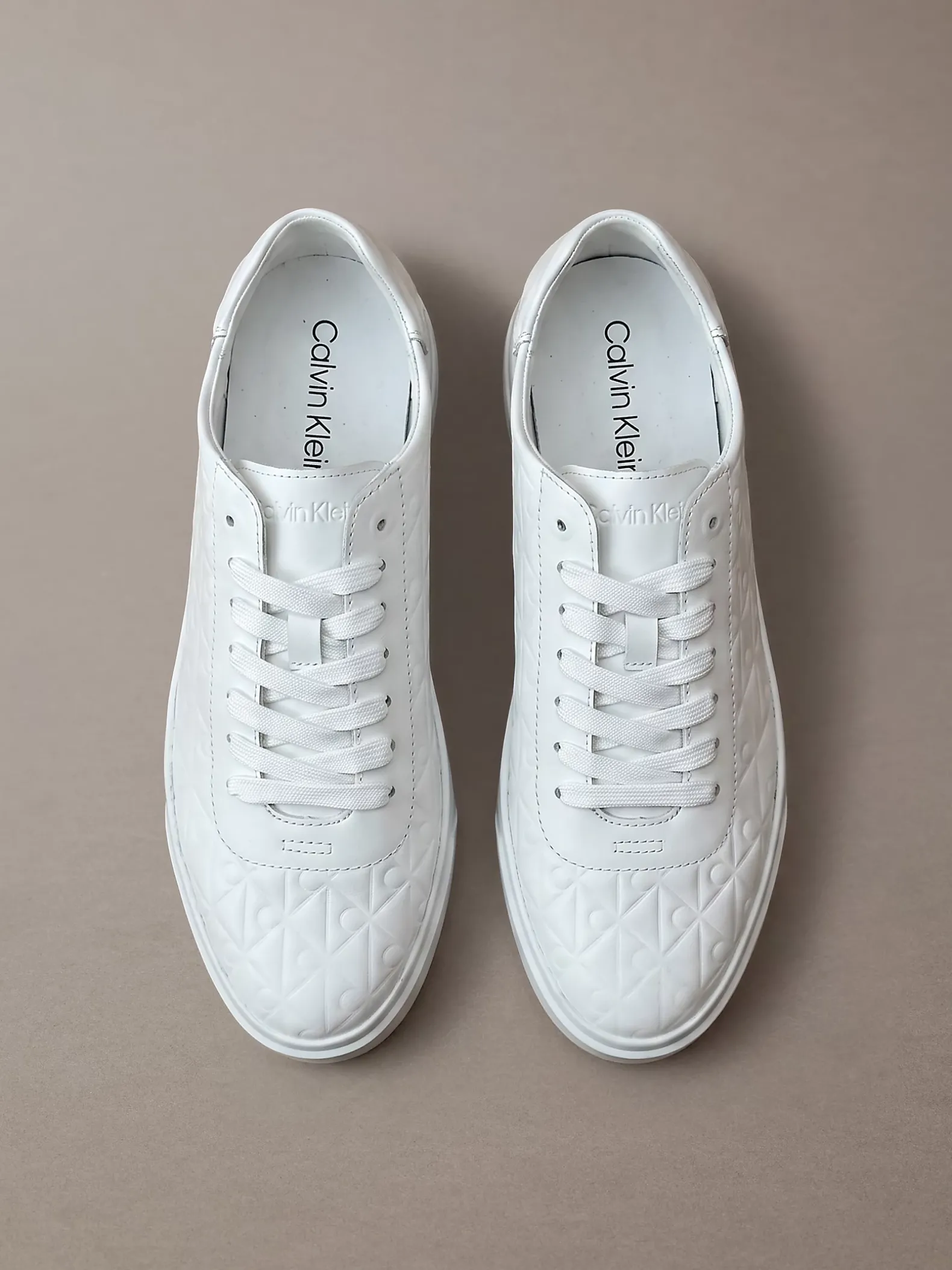 Duurzame grove sneakers met logo en tractie