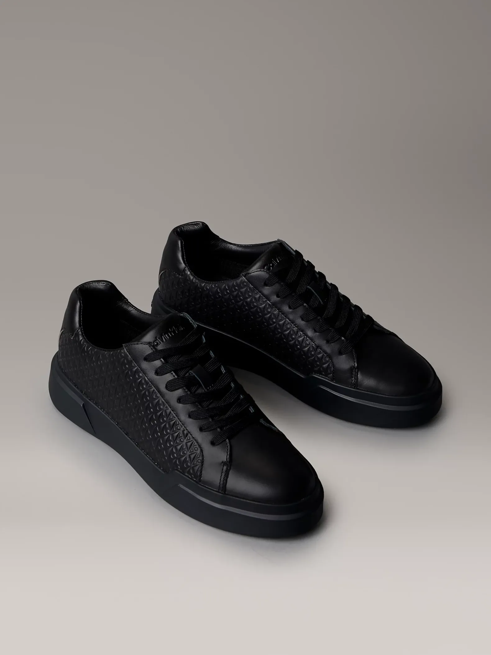 Duurzame grove sneakers met logo en tractie