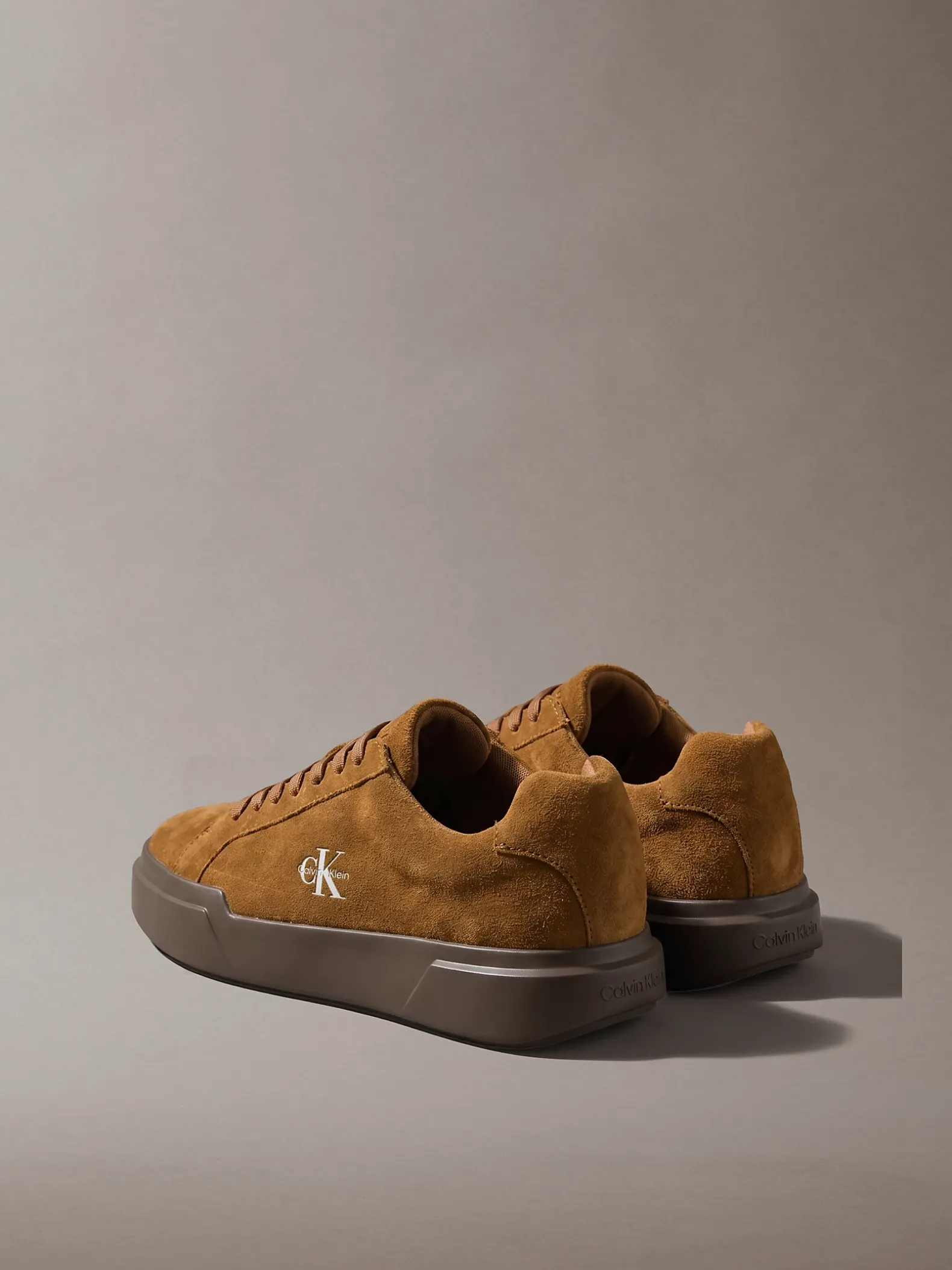 Duurzame suède grove sneakers met tractie