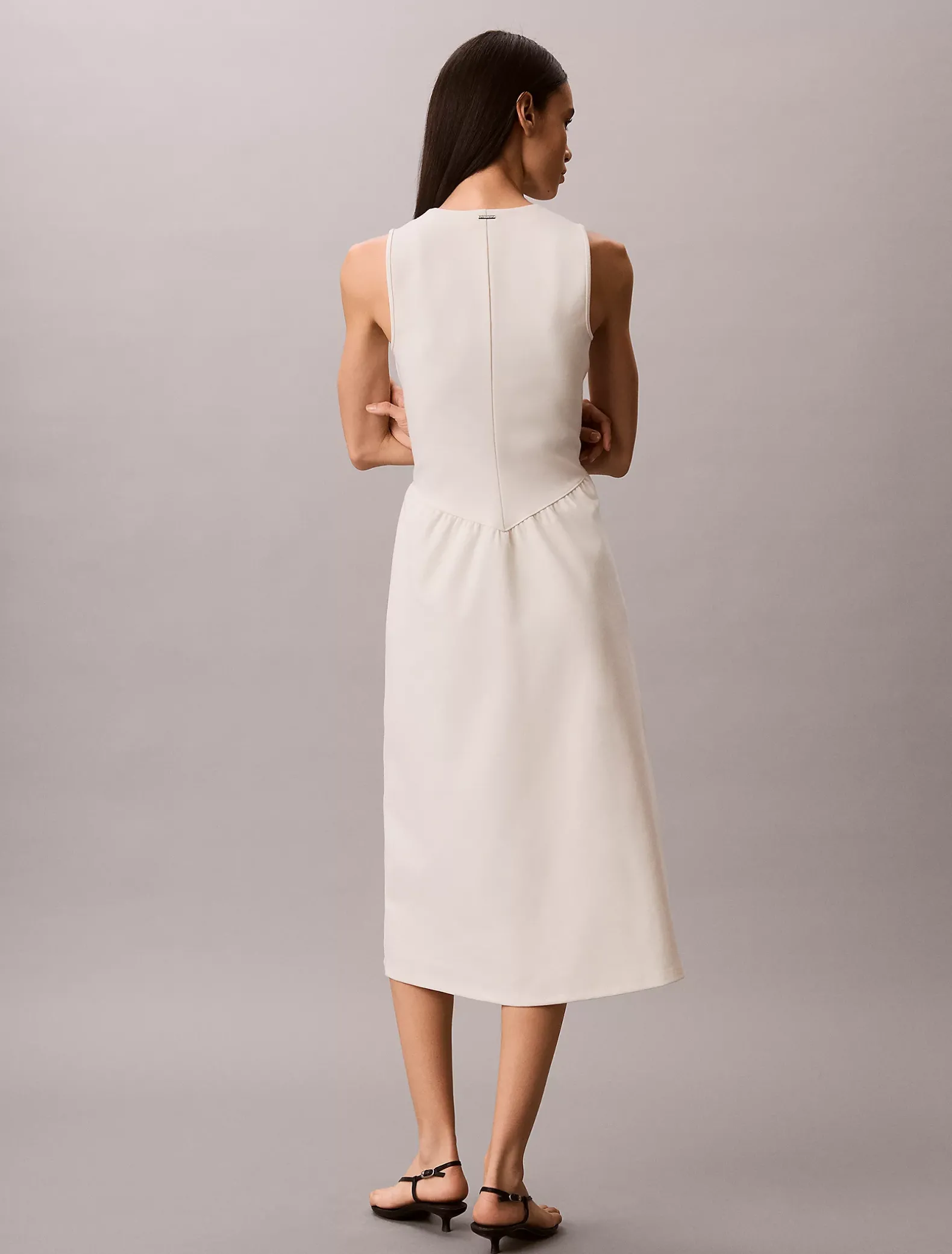 Fit en flare mouwloze halflange jurk