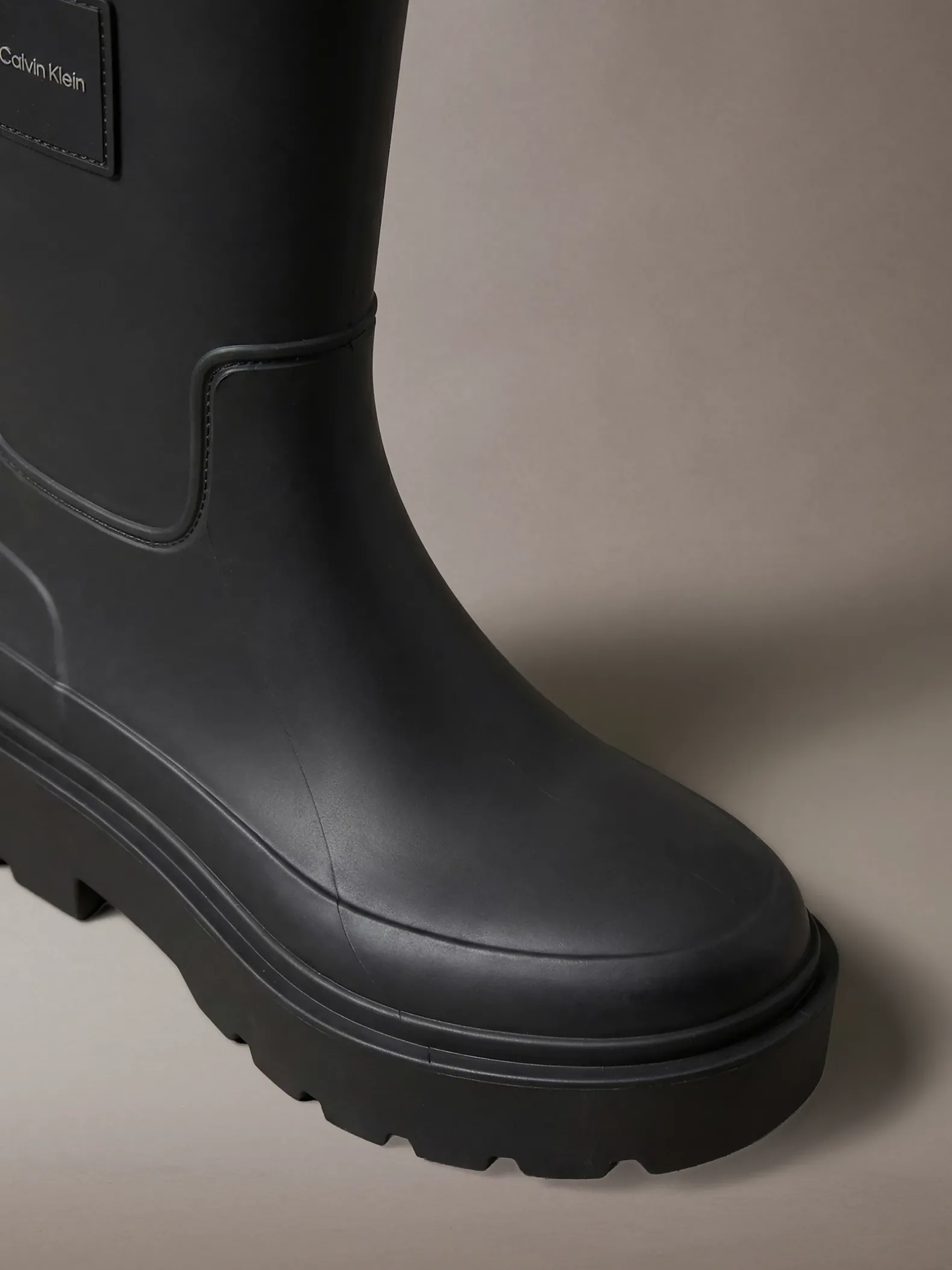 Flexibele regenlaarzen met grove zool en hak