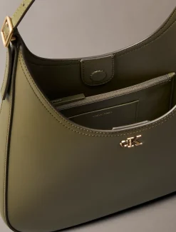 Gebogen schoudertas met monogram hardware