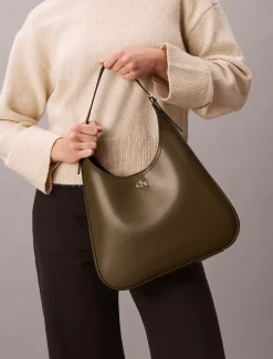 Gebogen schoudertas met monogram hardware