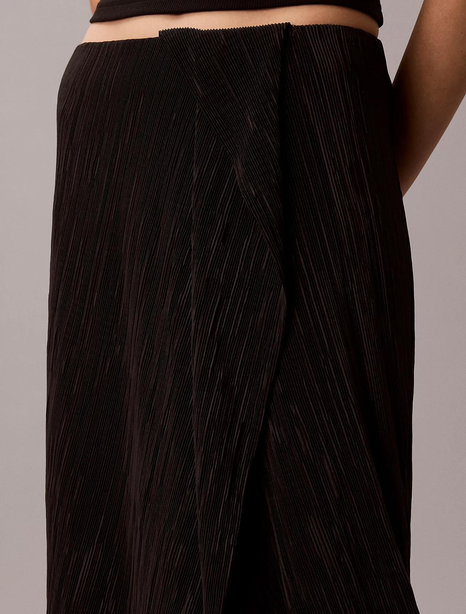 Gedrapeerde plissé midirok