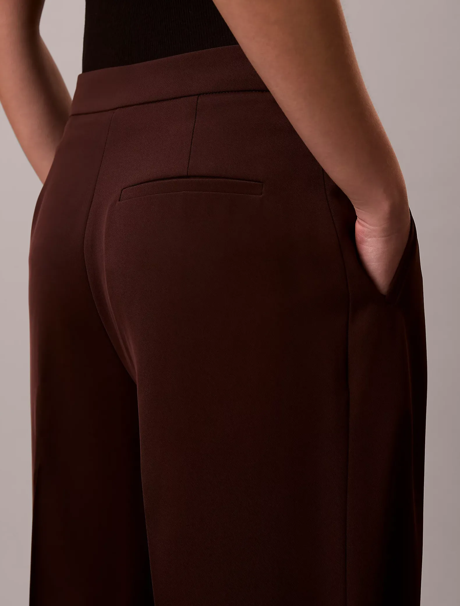 Geplooide broek van zachte crêpe