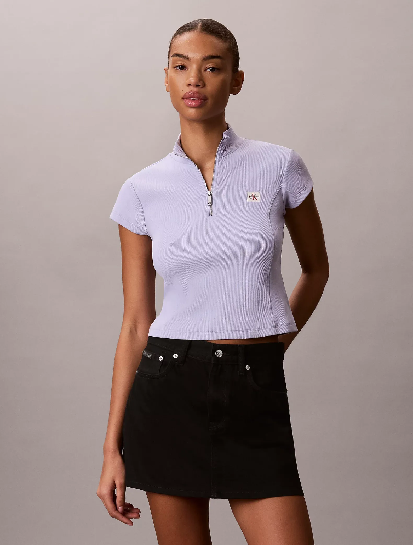 Geribbelde top met rits en monologo patch