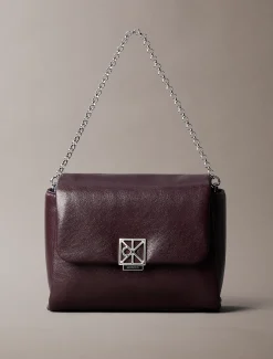 Gewatteerde crossbodytas met embleem en metalen details