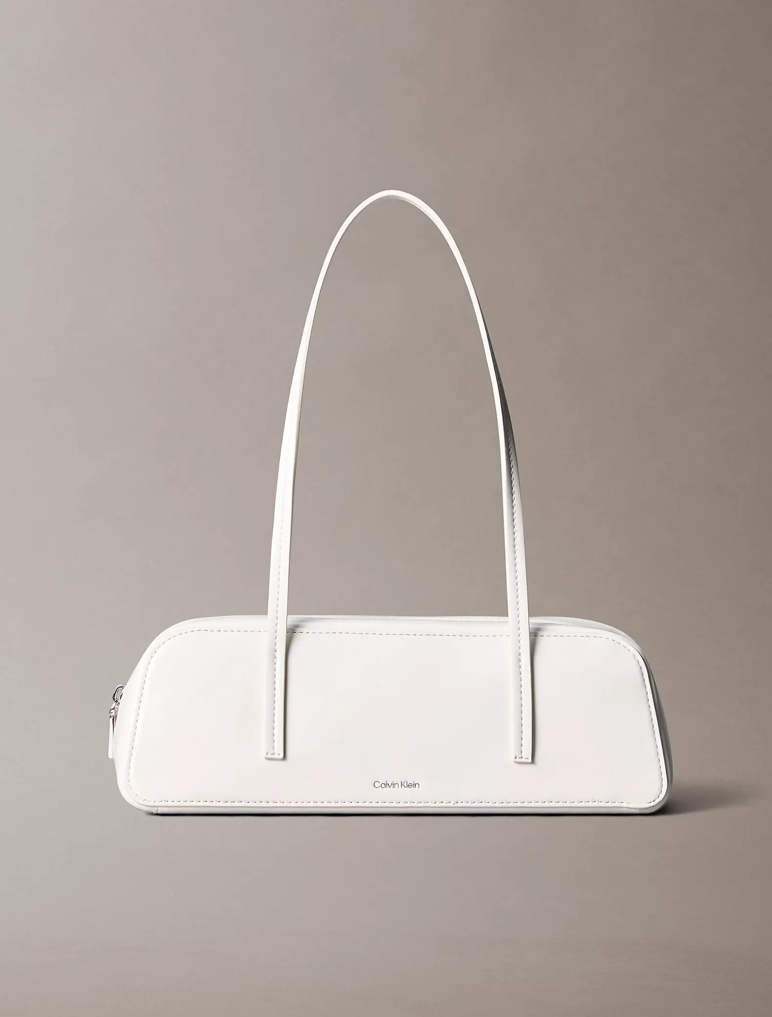 Glanzende Bauletto schoudertas met folielogo