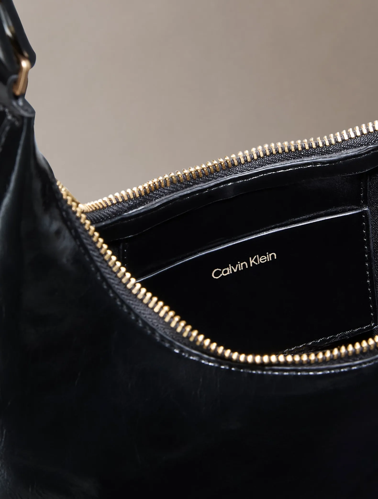 Glanzende Convertible schoudertas met logo