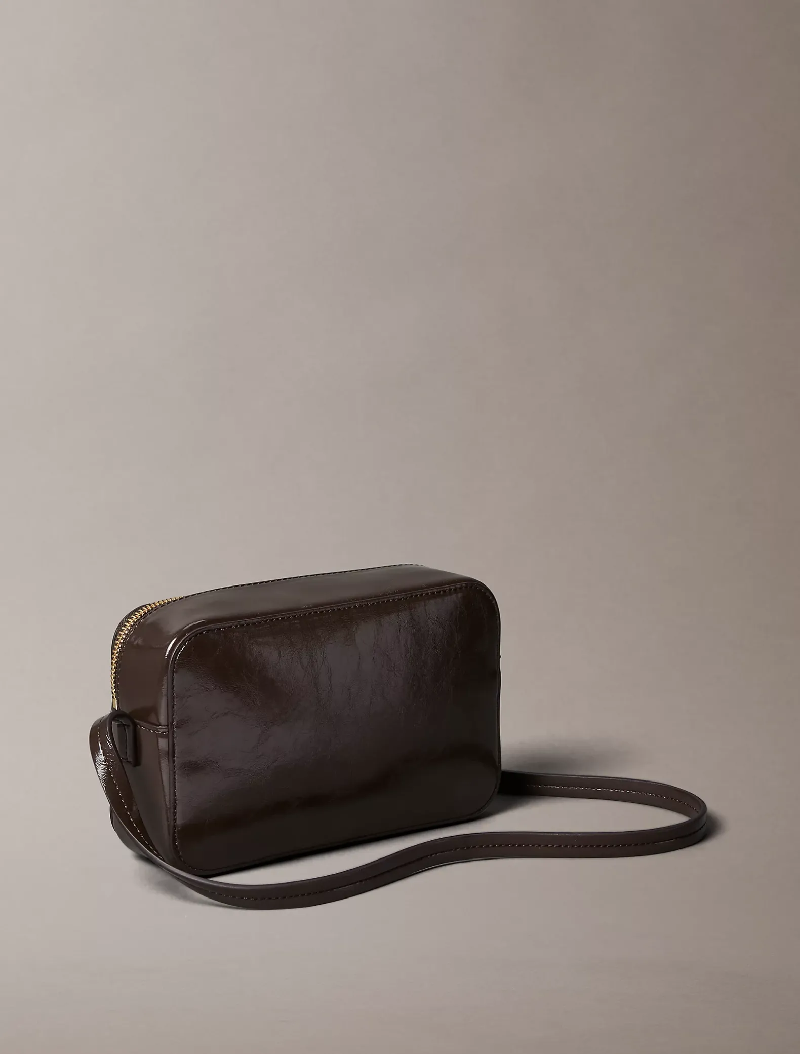 Glanzende crossbody fototas met folielogo