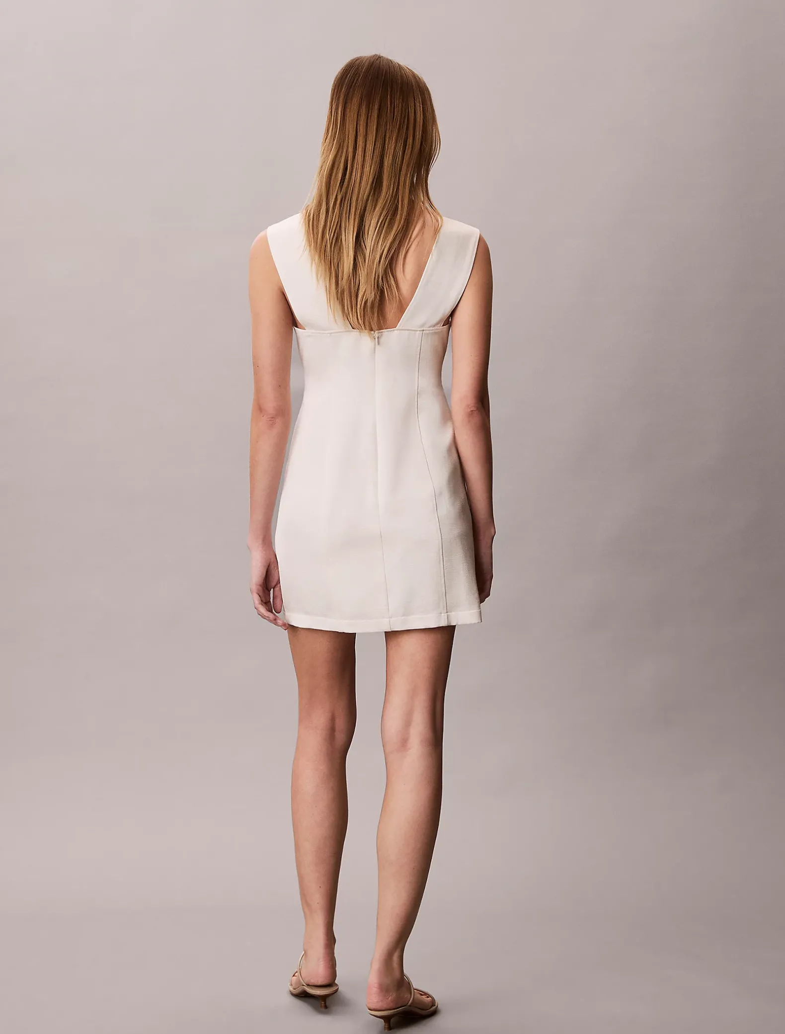 Glanzende mini-jurk met textuur