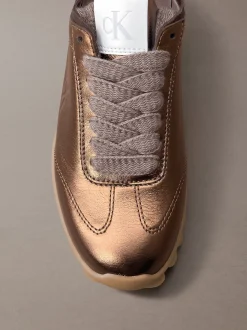 Glanzende, platte hardloopschoenen