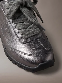 Glanzende, platte hardloopschoenen