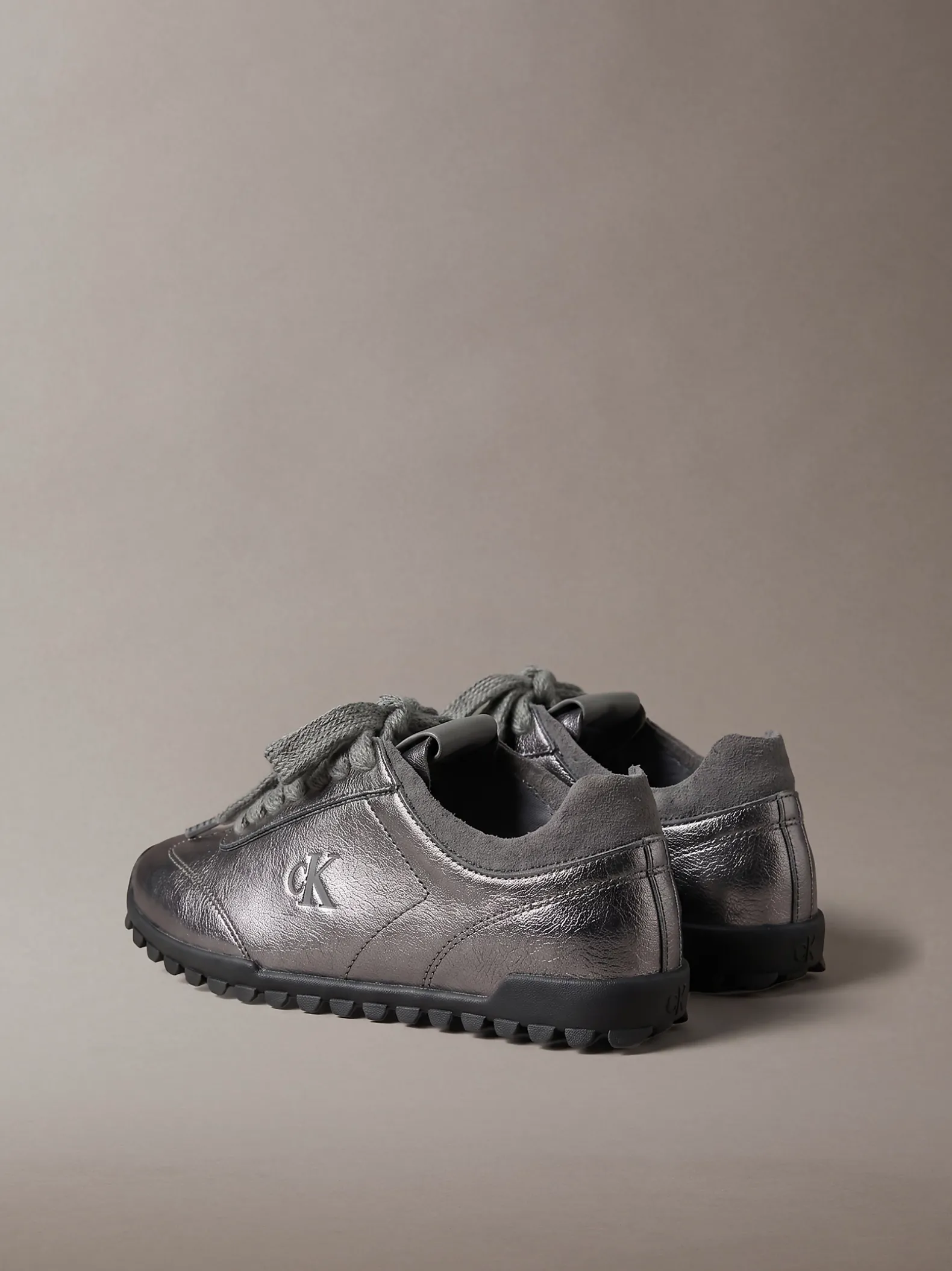 Glanzende, platte hardloopschoenen