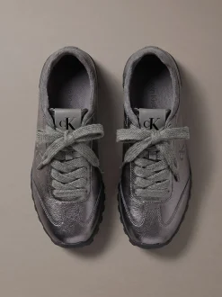 Glanzende, platte hardloopschoenen