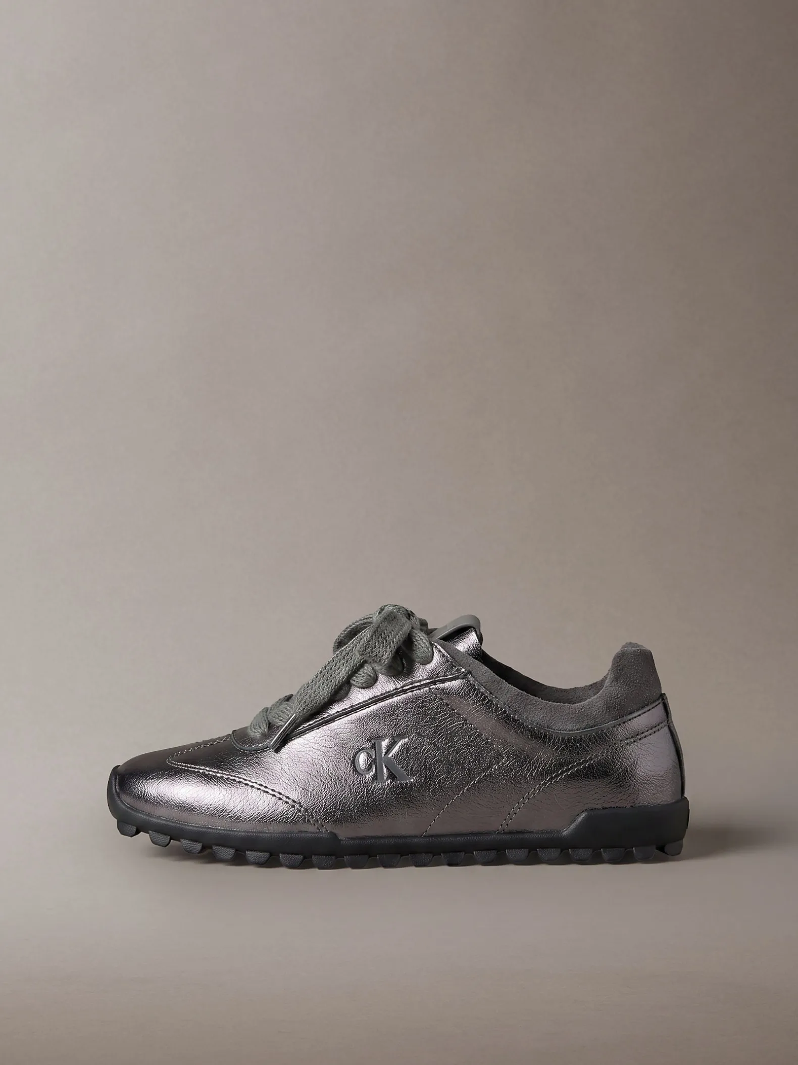 Glanzende, platte hardloopschoenen