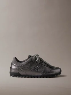 Glanzende, platte hardloopschoenen