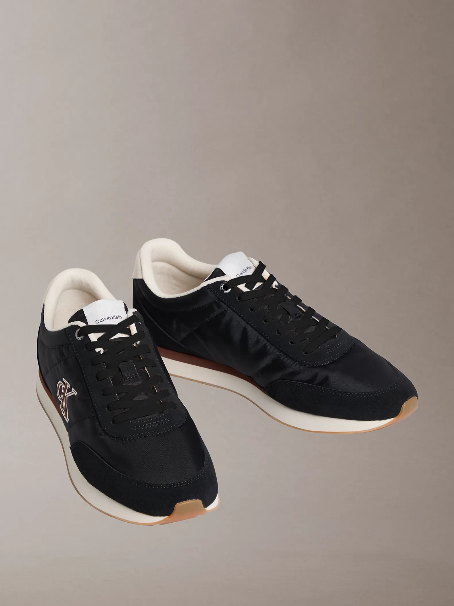 1979 - Hardloopsneakers met signature logo