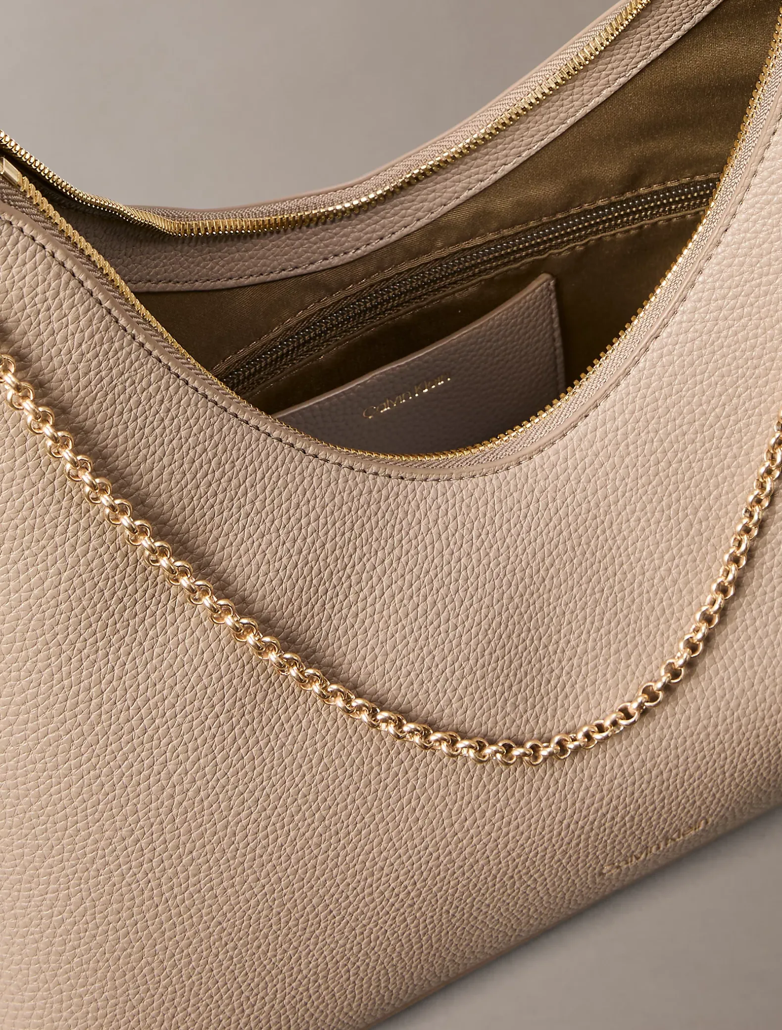 Hobo bag van grove textuur met ketting