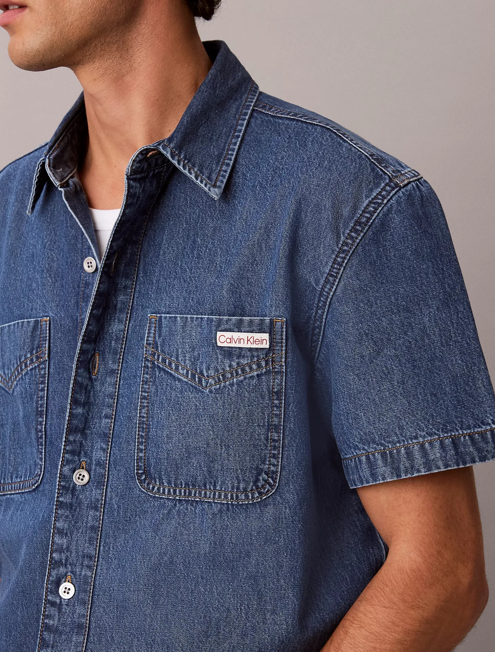 Hoekig denim overhemd met korte mouwen