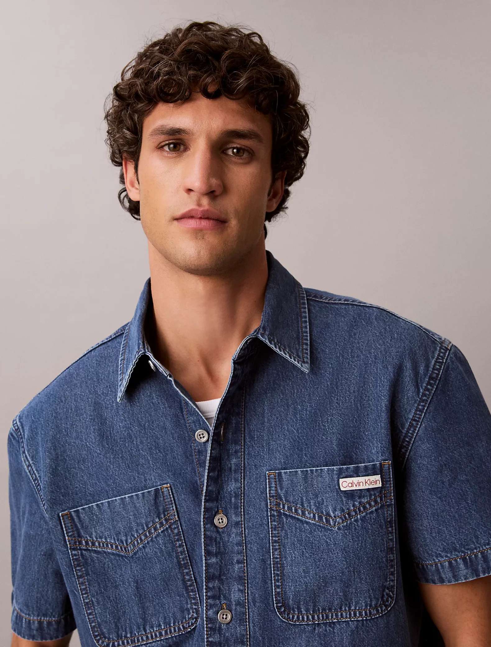 Hoekig denim overhemd met korte mouwen