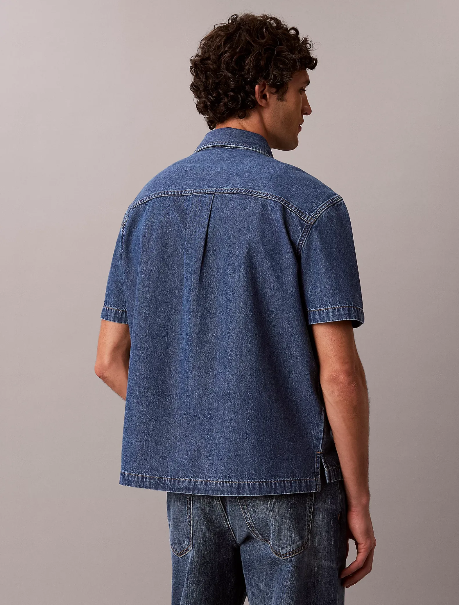 Hoekig denim overhemd met korte mouwen